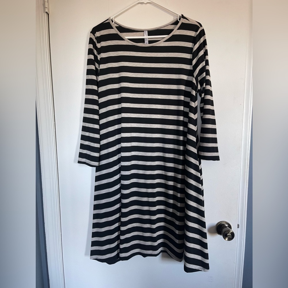 Honey and lace swing dress with pockets, like new